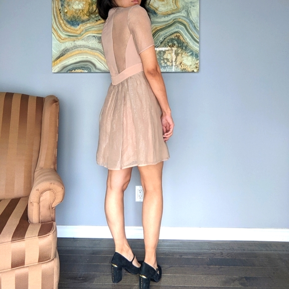 Size 2 BCBGeneration Nude Short Sleeve Dress - Picture 3 of 5